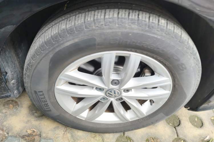 Used Volkswagen Passat 2016 330TSI DSG Luxury Edition Right Front Wheel Hub