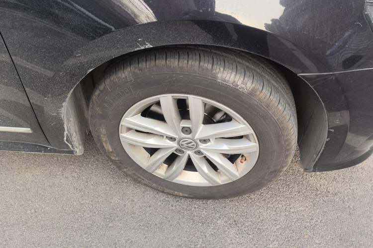 Used Volkswagen Passat 2016 330TSI DSG Luxury Edition Right Front Wheel Hub