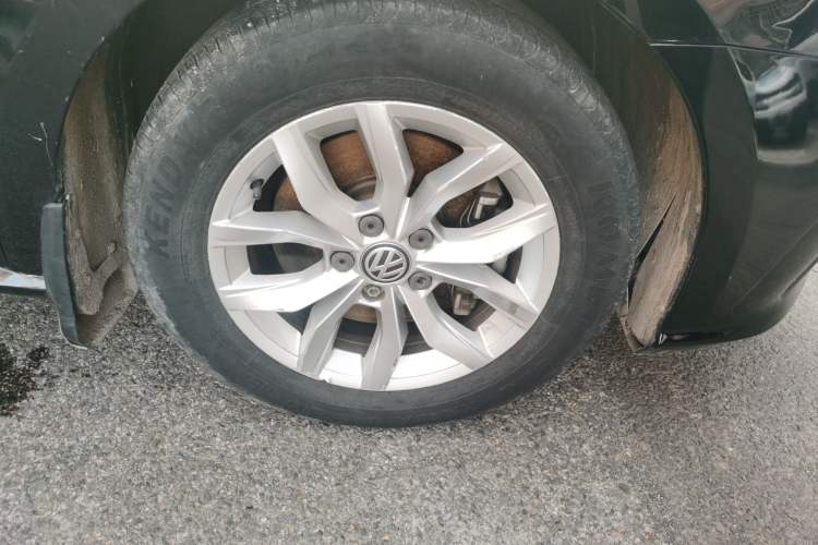 Used Volkswagen Passat 2016 330TSI DSG Luxury Edition Right Front Wheel Hub