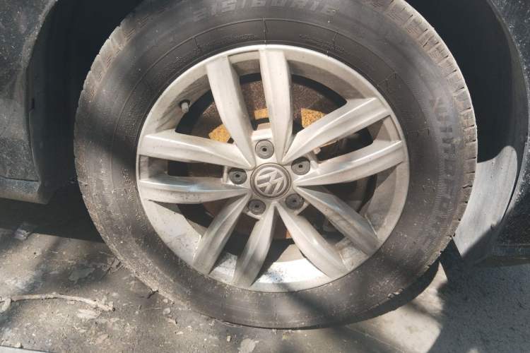 Used Volkswagen Passat 2016 330TSI DSG Luxury Edition Right Front Wheel Hub
