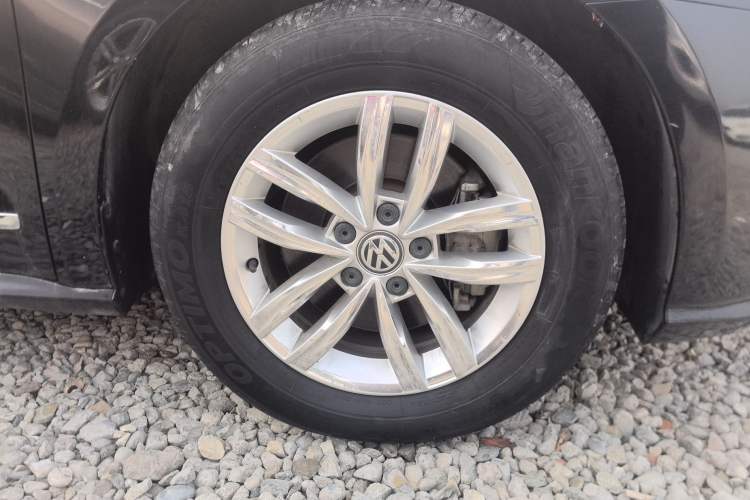 Used Volkswagen Passat 2016 330TSI DSG Luxury Edition Right Front Wheel Hub