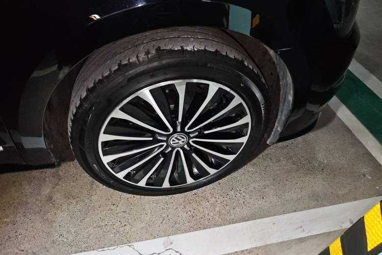 Used Volkswagen Passat 2016 330TSI DSG Prestige Edition Right Front Wheel Hub