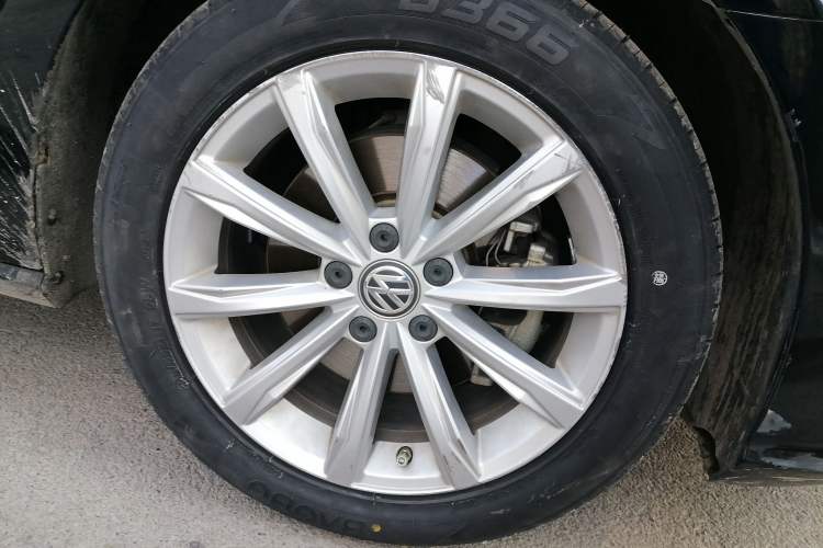 Used Volkswagen Passat 2016 330TSI DSG Prestige Edition Right Front Wheel Hub