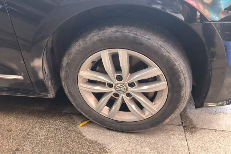 Used Volkswagen Passat 2016 330TSI DSG Luxury Edition Right Front Wheel Hub