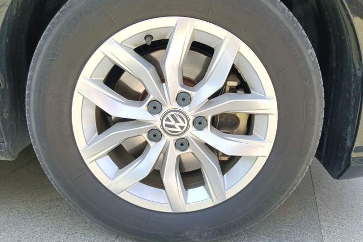 Used Volkswagen Passat 2016 330TSI DSG Luxury Edition Right Front Wheel Hub