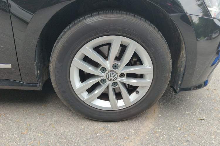 Used Volkswagen Passat 2016 280TSI DSG Prestige Edition Right Front Wheel Hub