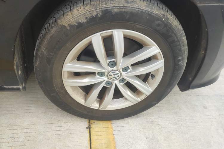 Used Volkswagen Passat 2016 280TSI DSG Prestige Edition Right Front Wheel Hub