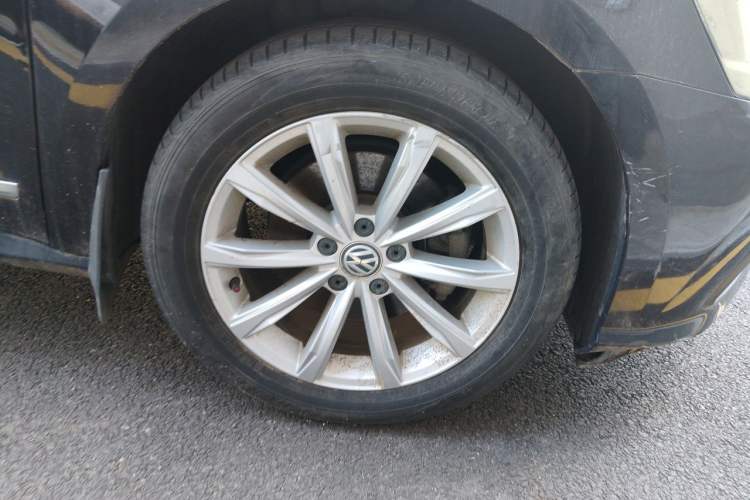 Used Volkswagen Passat 2016 280TSI DSG Prestige Edition Right Front Wheel Hub