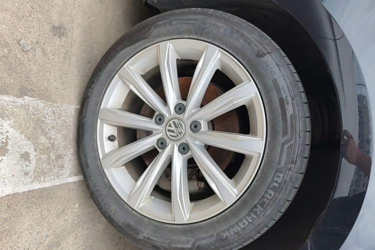 Used Volkswagen Passat 2016 330TSI DSG Luxury Edition Right Front Wheel Hub