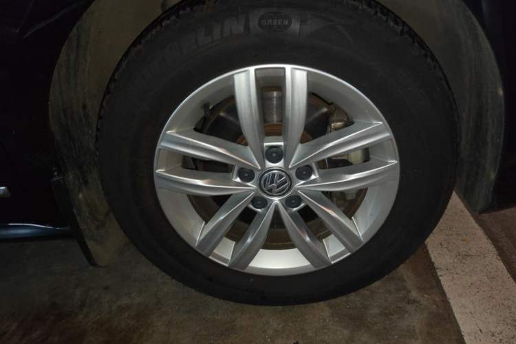 Used Volkswagen Passat 2016 330TSI DSG Luxury Edition Right Front Wheel Hub