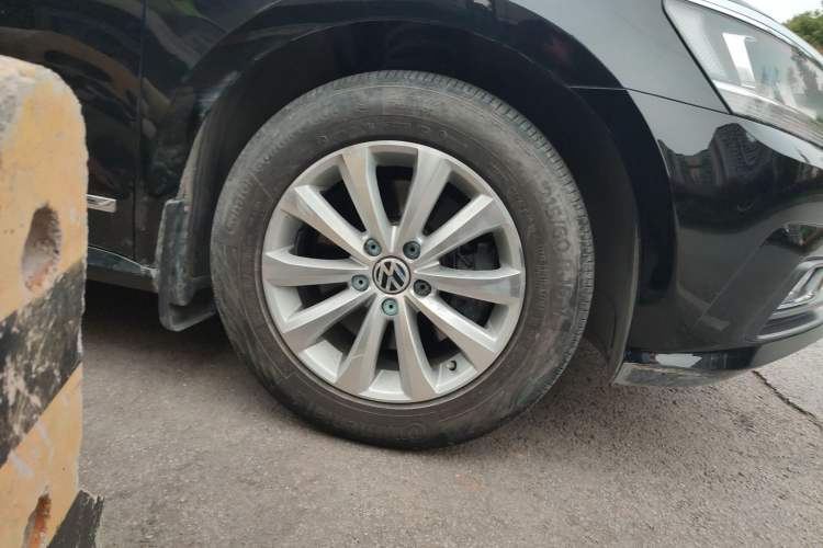 Used Volkswagen Passat 2016 330TSI DSG Luxury Edition Right Front Wheel Hub