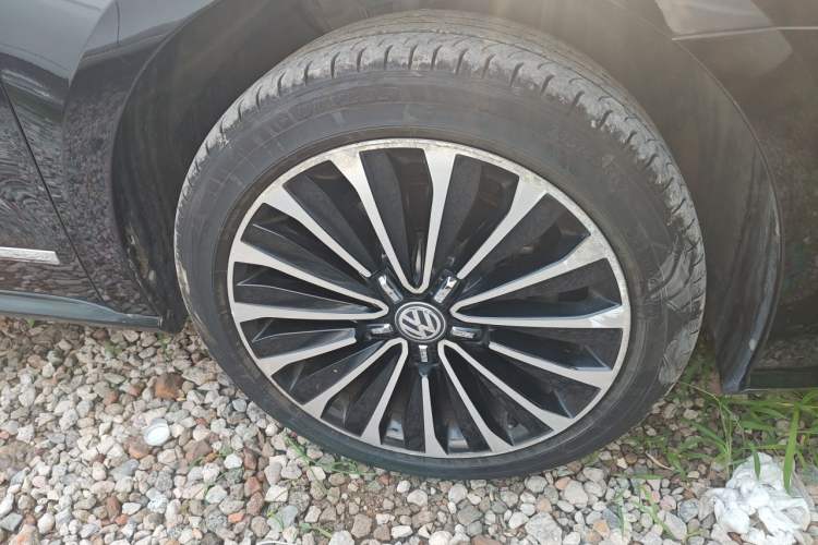 Used Volkswagen Passat 2016 330TSI DSG Prestige Edition Right Front Wheel Hub