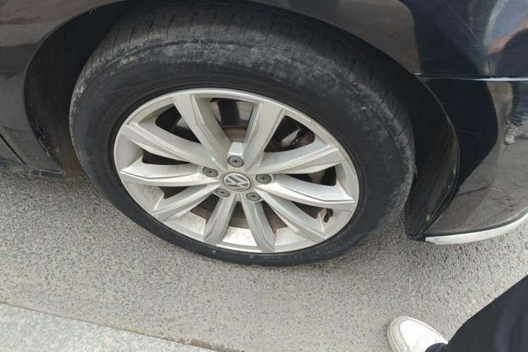 Used Volkswagen Passat 2016 330TSI DSG Prestige Edition Right Front Wheel Hub