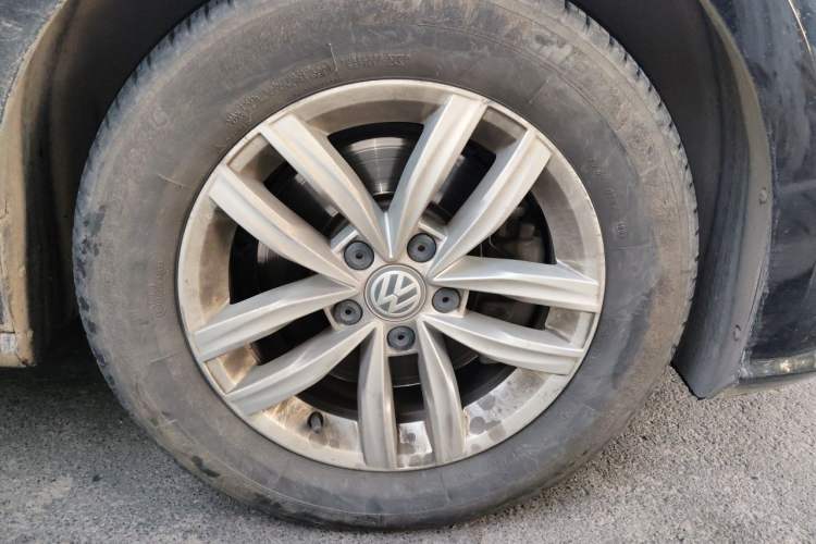 Used Volkswagen Passat 2016 330TSI DSG Luxury Edition Right Front Wheel Hub
