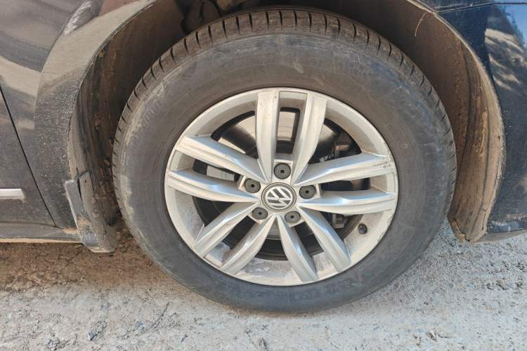 Used Volkswagen Passat 2016 330TSI DSG Luxury Edition Right Front Wheel Hub