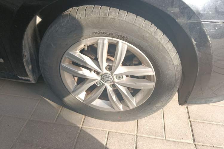 Used Volkswagen Passat 2016 280TSI DSG Prestige Edition Right Front Wheel Hub