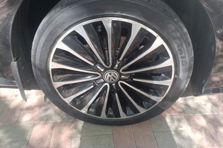 Used Volkswagen Passat 2016 330TSI DSG Prestige Edition Right Front Wheel Hub