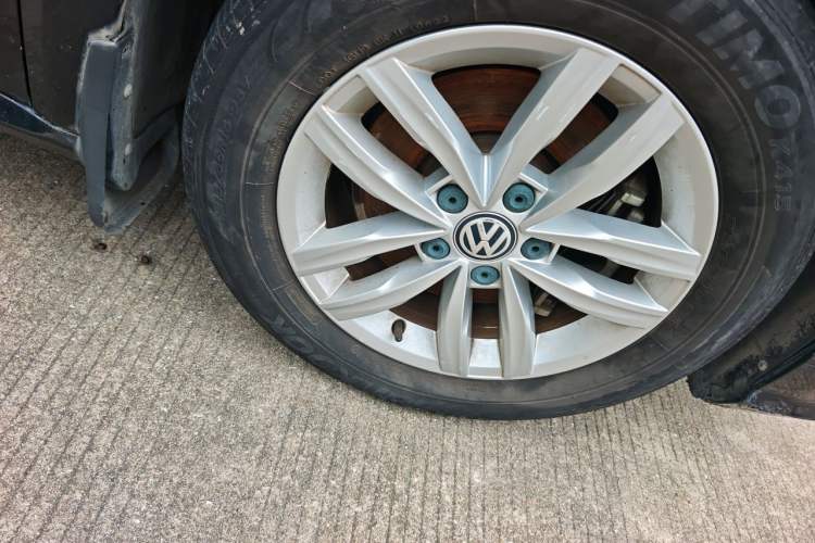 Used Volkswagen Passat 2016 280TSI DSG Prestige Edition Right Front Wheel Hub