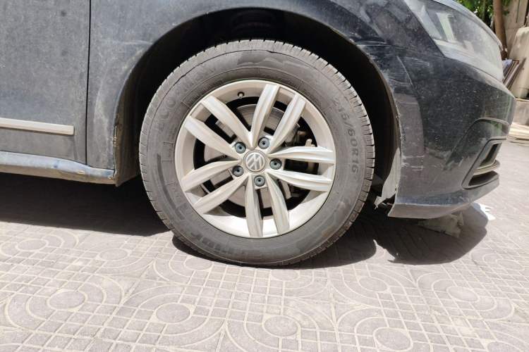 Used Volkswagen Passat 2016 330TSI DSG Luxury Edition Right Front Wheel Hub
