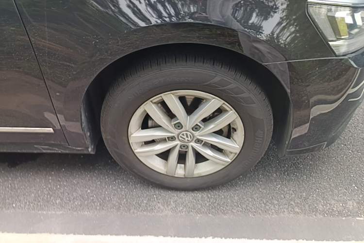 Used Volkswagen Passat 2016 330TSI DSG Luxury Edition Right Front Wheel Hub