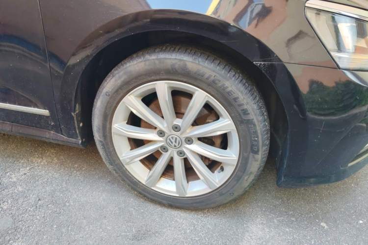 Used Volkswagen Passat 2016 330TSI DSG Luxury Edition Right Front Wheel Hub
