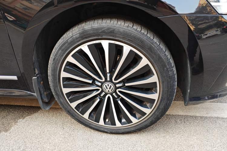 Used Volkswagen Passat 2016 330TSI DSG Prestige Edition Right Front Wheel Hub
