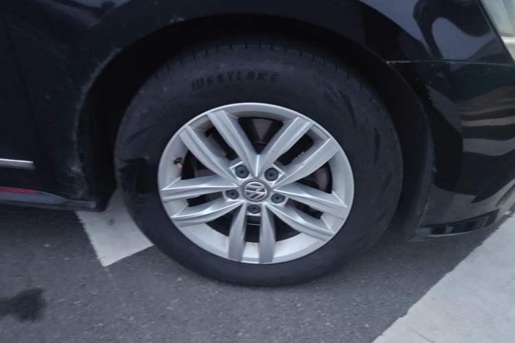 Used Volkswagen Passat 2016 330TSI DSG Luxury Edition Right Front Wheel Hub