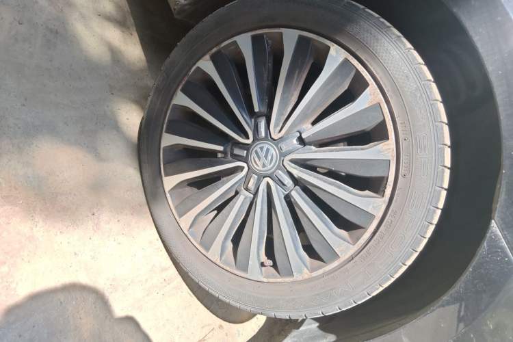 Used Volkswagen Passat 2016 330TSI DSG Prestige Edition Right Front Wheel Hub