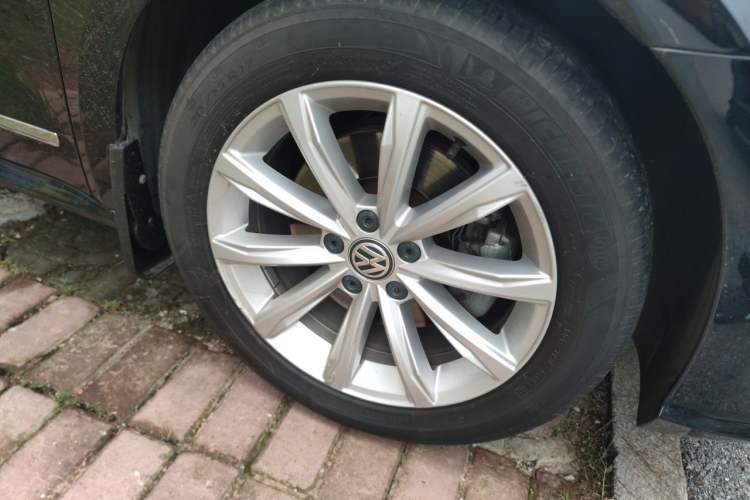 Used Volkswagen Passat 2016 330TSI DSG Prestige Edition Right Front Wheel Hub