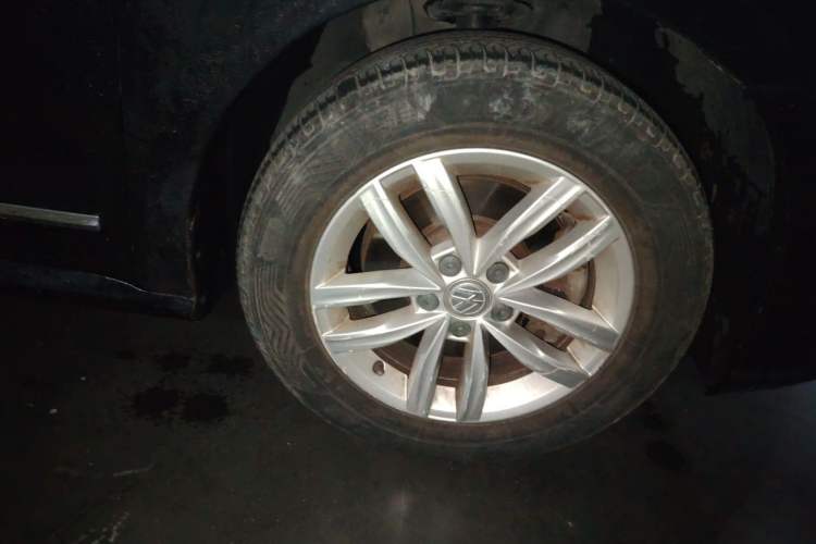 Used Volkswagen Passat 2016 330TSI DSG Luxury Edition Right Front Wheel Hub