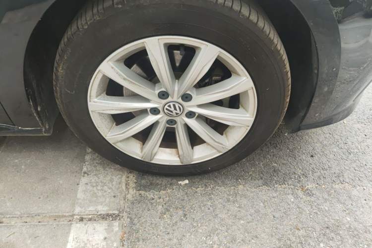 Used Volkswagen Passat 2016 280TSI DSG Prestige Edition Right Front Wheel Hub