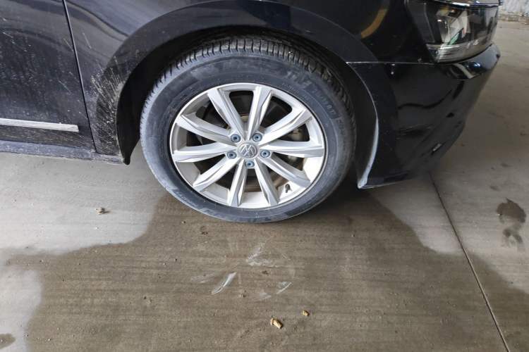 Used Volkswagen Passat 2016 330TSI DSG Prestige Edition Right Front Wheel Hub