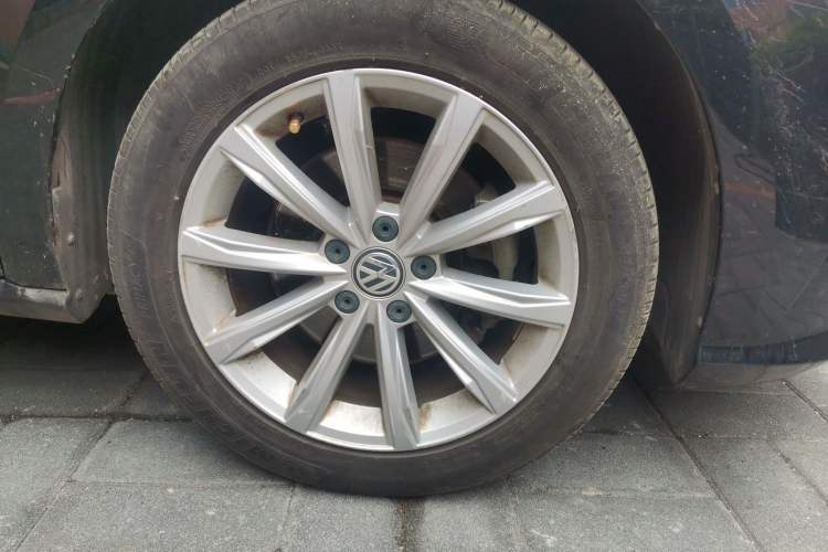 Used Volkswagen Passat 2016 330TSI DSG Luxury Edition Right Front Wheel Hub