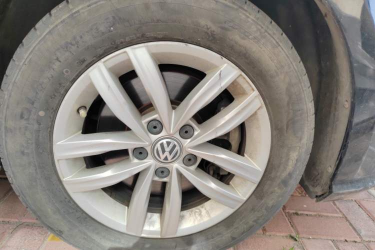 Used Volkswagen Passat 2016 330TSI DSG Luxury Edition Right Front Wheel Hub