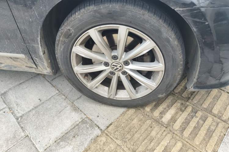 Used Volkswagen Passat 2016 330TSI DSG Prestige Edition Right Front Wheel Hub