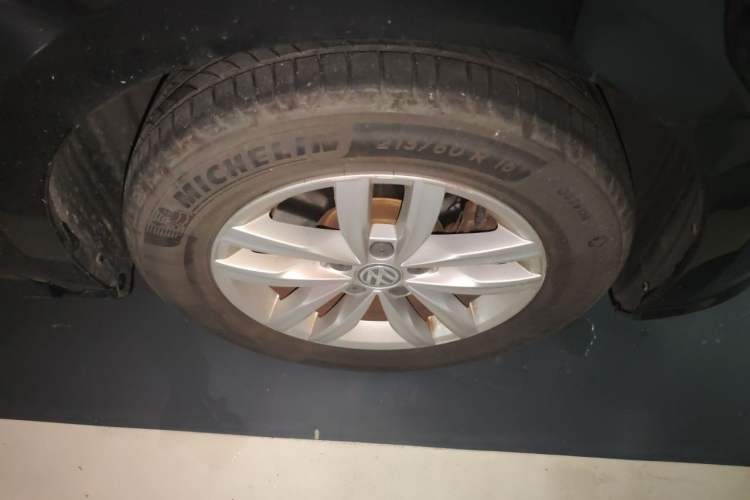 Used Volkswagen Passat 2016 280TSI DSG Prestige Edition Right Front Wheel Hub