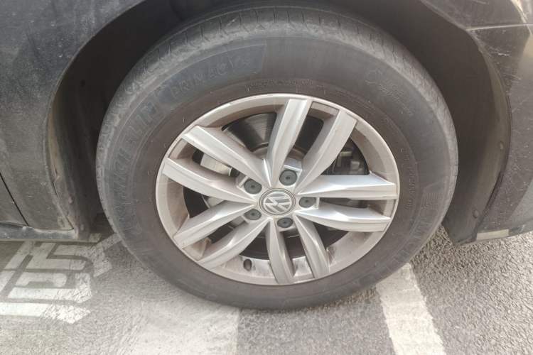 Used Volkswagen Passat 2016 330TSI DSG Luxury Edition Right Front Wheel Hub