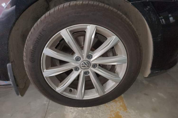 Used Volkswagen Passat 2016 280TSI DSG Prestige Edition Right Front Wheel Hub