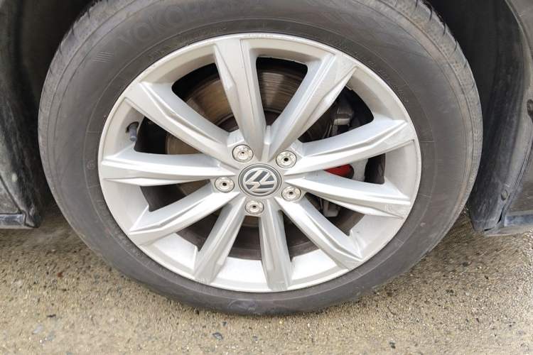 Used Volkswagen Passat 2016 330TSI DSG Luxury Edition Right Front Wheel Hub