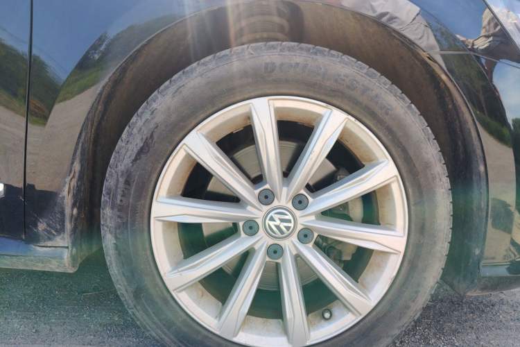 Used Volkswagen Passat 2016 330TSI DSG Luxury Edition Right Front Wheel Hub