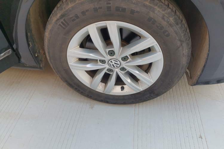 Used Volkswagen Passat 2016 330TSI DSG Luxury Edition Right Front Wheel Hub