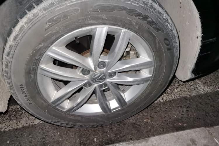 Used Volkswagen Passat 2016 1.8T Government Procurement Version (CEA Engine + 6AT) Right Front Wheel Hub