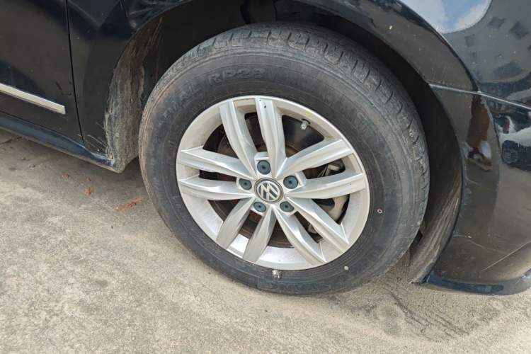 Used Volkswagen Passat 2016 330TSI DSG Luxury Edition Right Front Wheel Hub