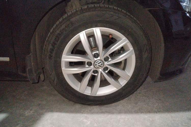 Used Volkswagen Passat 2016 330TSI DSG Luxury Edition Right Front Wheel Hub
