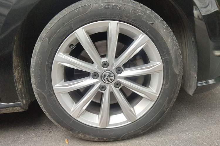 Used Volkswagen Passat 2016 380TSI DSG Prestige Edition Right Front Wheel Hub