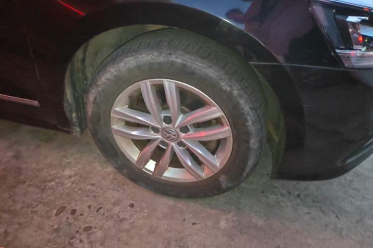 Used Volkswagen Passat 2016 330TSI DSG Luxury Edition Right Front Wheel Hub