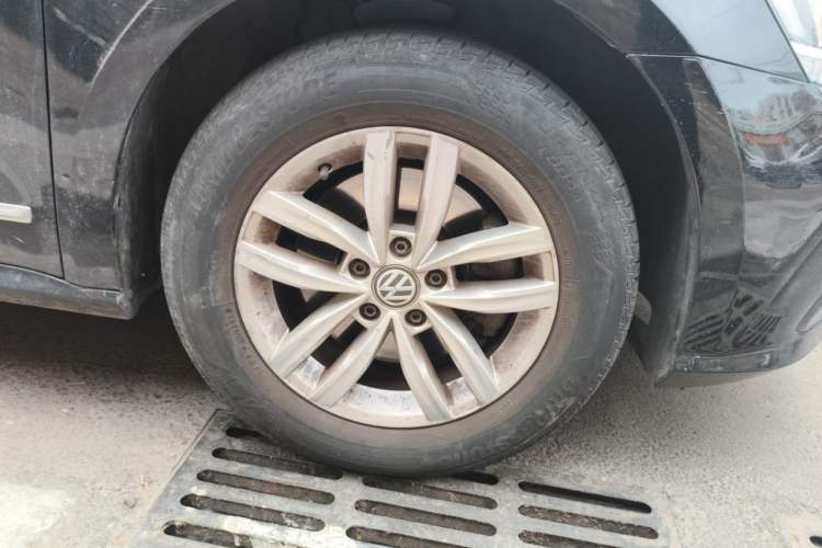 Used Volkswagen Passat 2016 280TSI DSG Prestige Edition Right Front Wheel Hub
