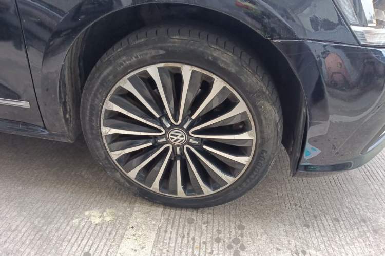 Used Volkswagen Passat 2016 330TSI DSG Prestige Edition Right Front Wheel Hub