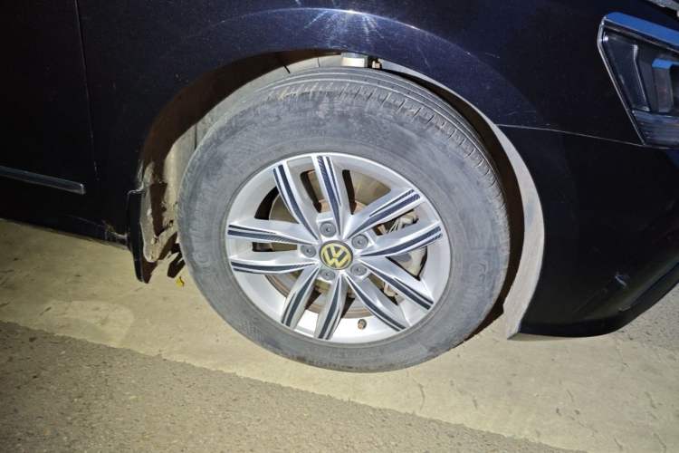 Used Volkswagen Passat 2016 330TSI DSG Luxury Edition Right Front Wheel Hub