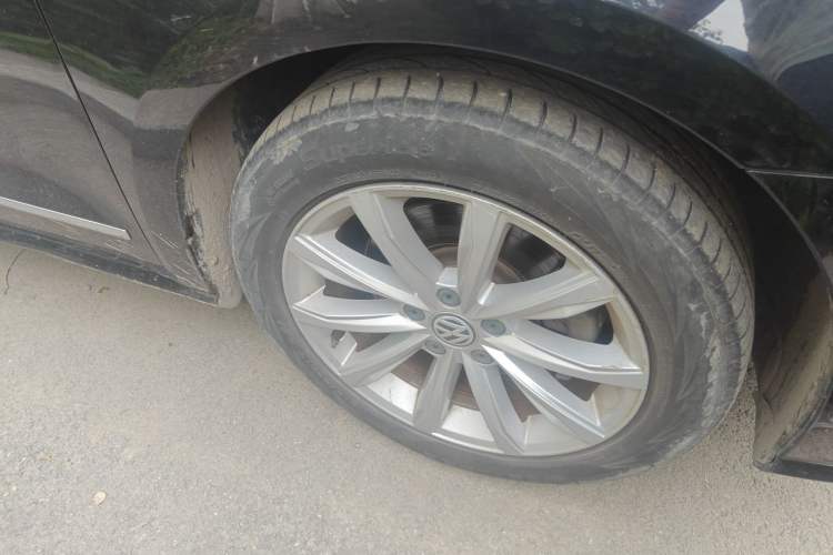 Used Volkswagen Passat 2016 330TSI DSG Prestige Edition Right Front Wheel Hub